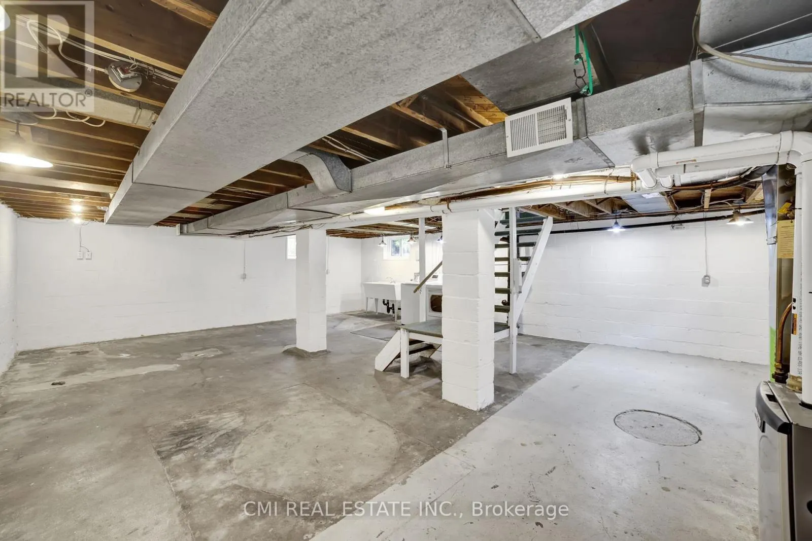 978 NORTH SHORE BOULEVARD W
