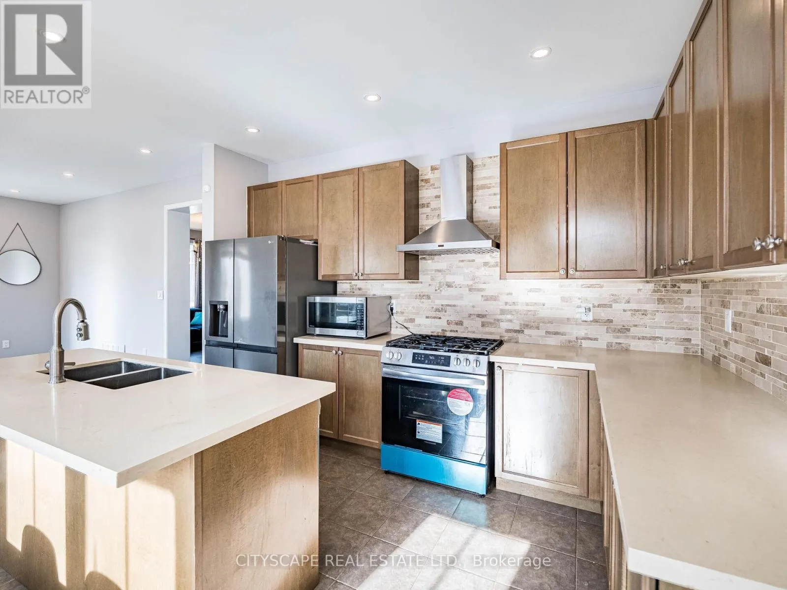 416 GOOCH CRESCENT