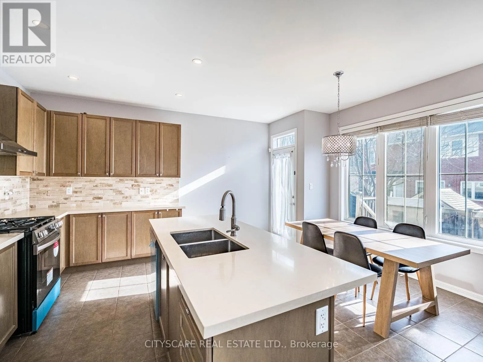 416 GOOCH CRESCENT