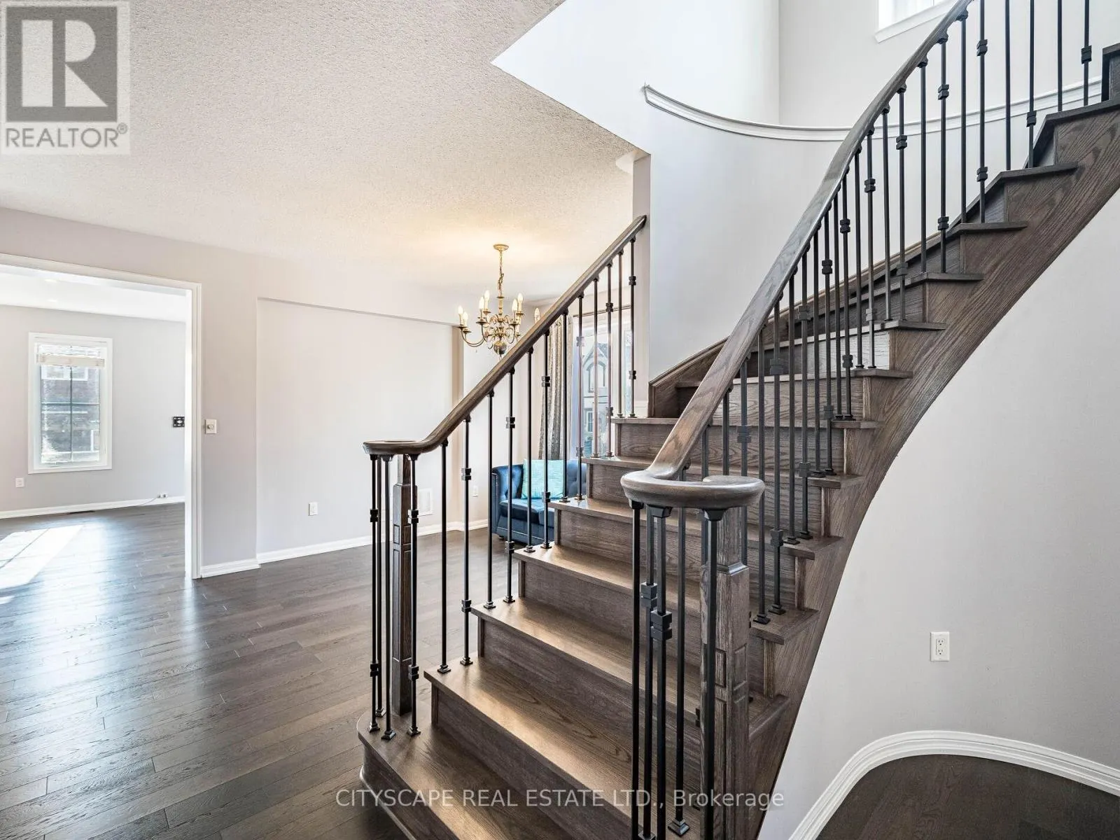 416 GOOCH CRESCENT
