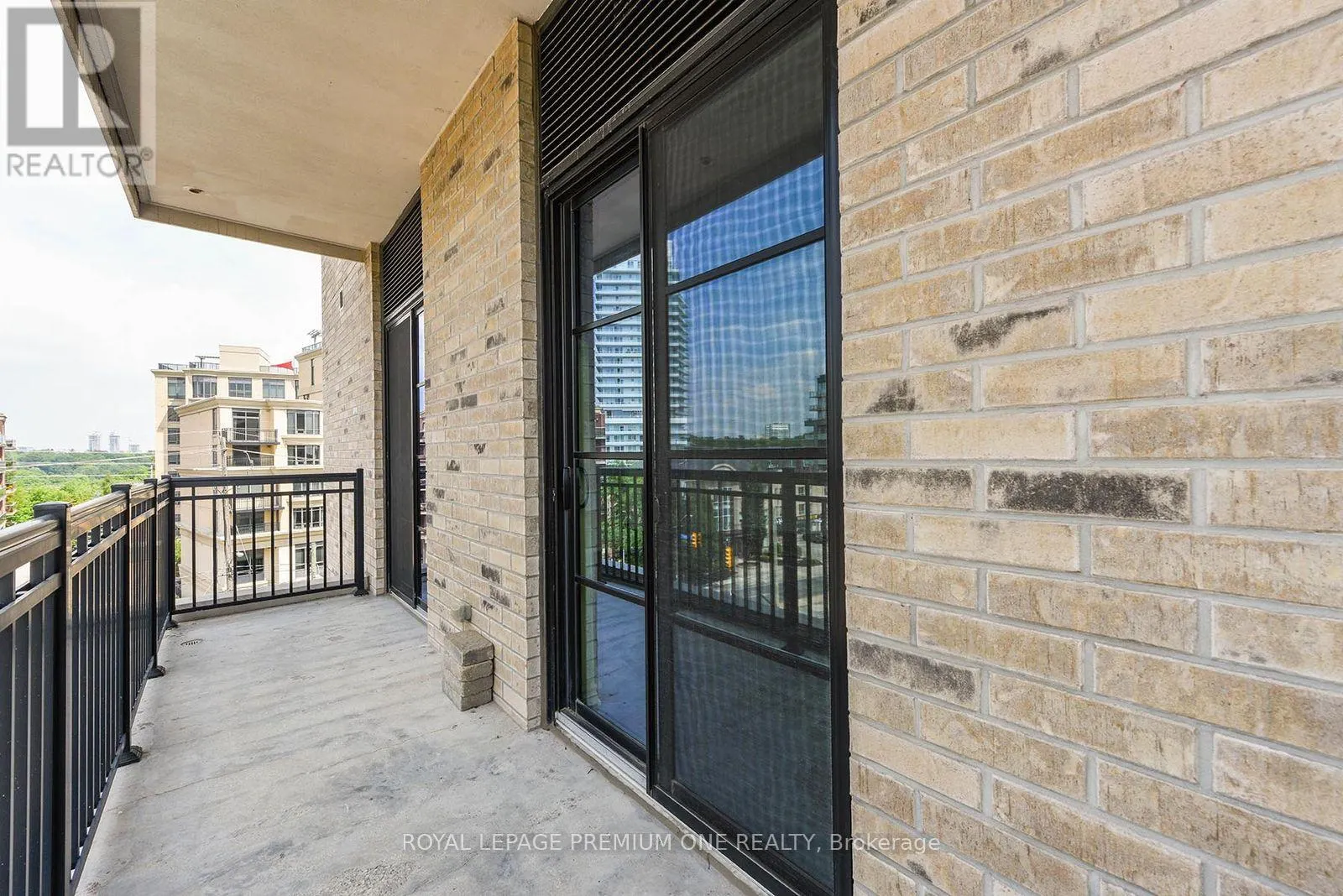 508 - 571 PRINCE EDWARD DRIVE