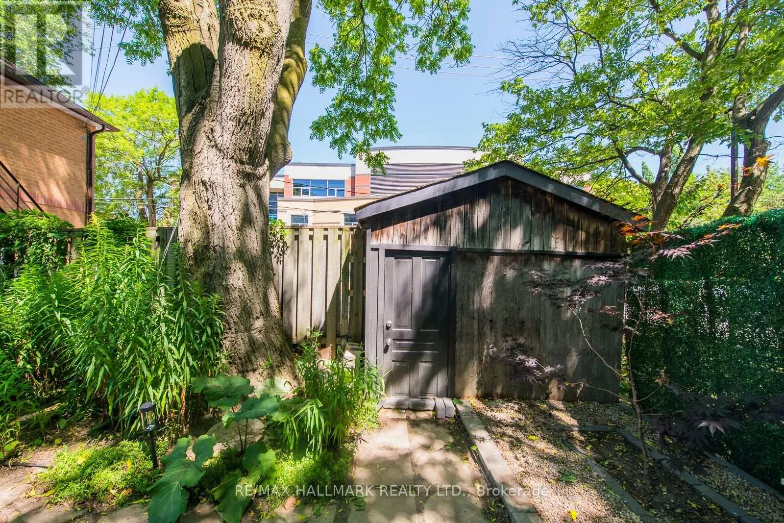 53 LANSDOWNE AVENUE