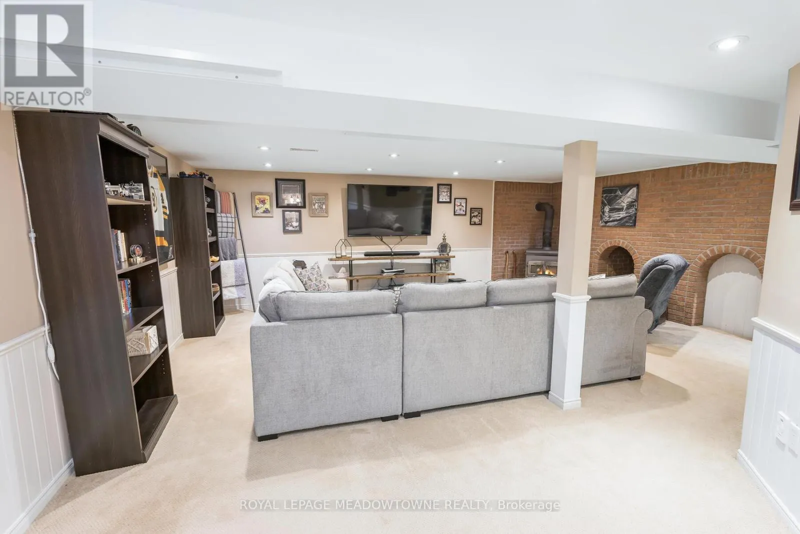32 JOYCELYN CRESCENT