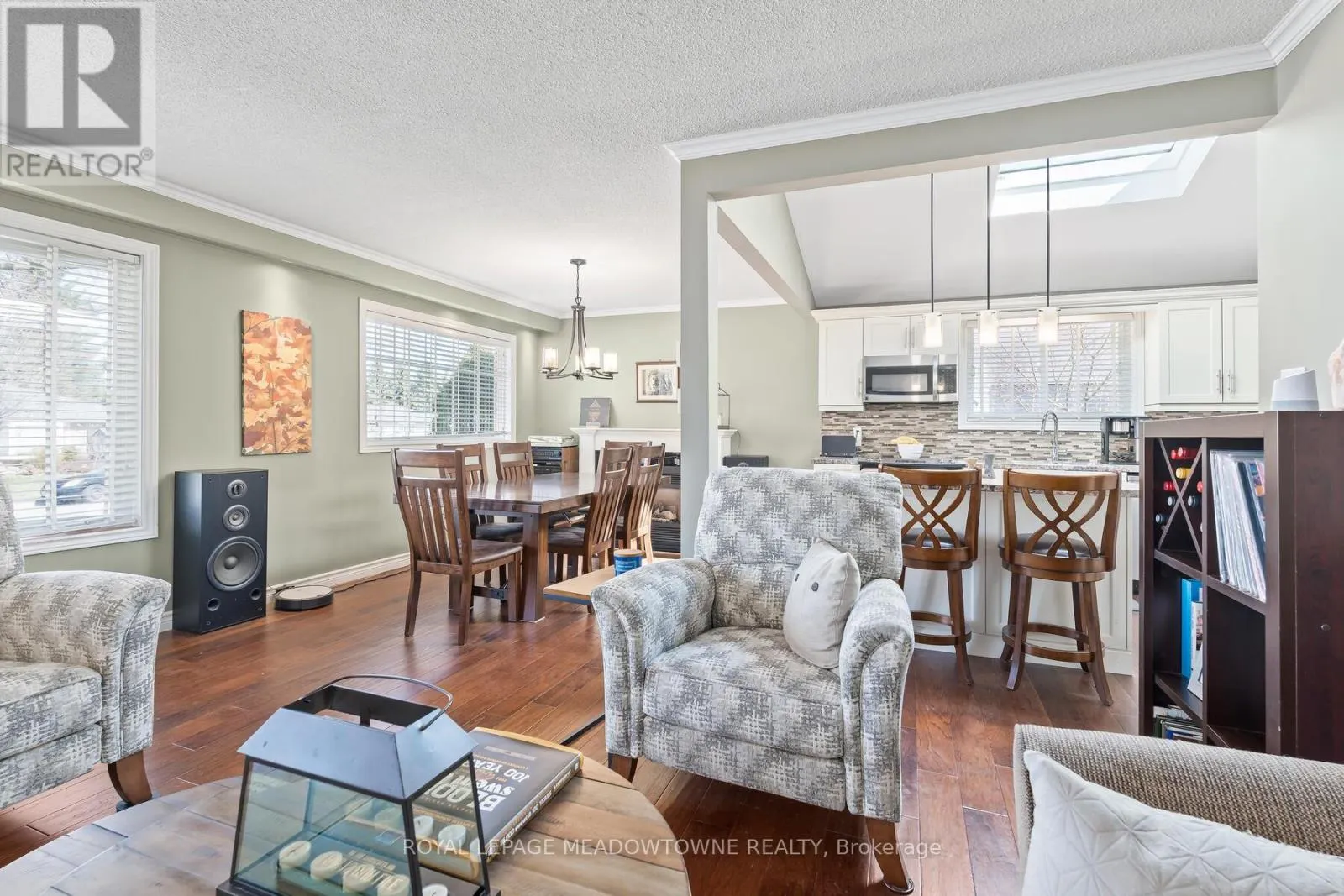 32 JOYCELYN CRESCENT