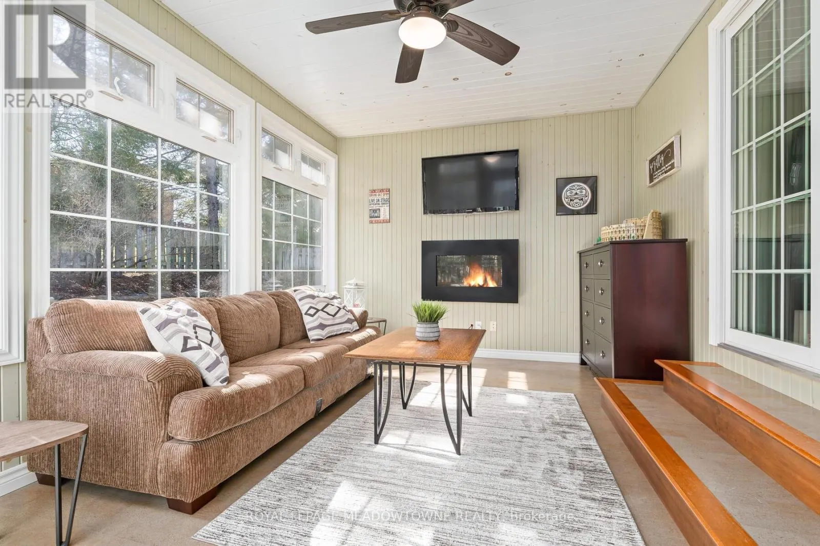 32 JOYCELYN CRESCENT