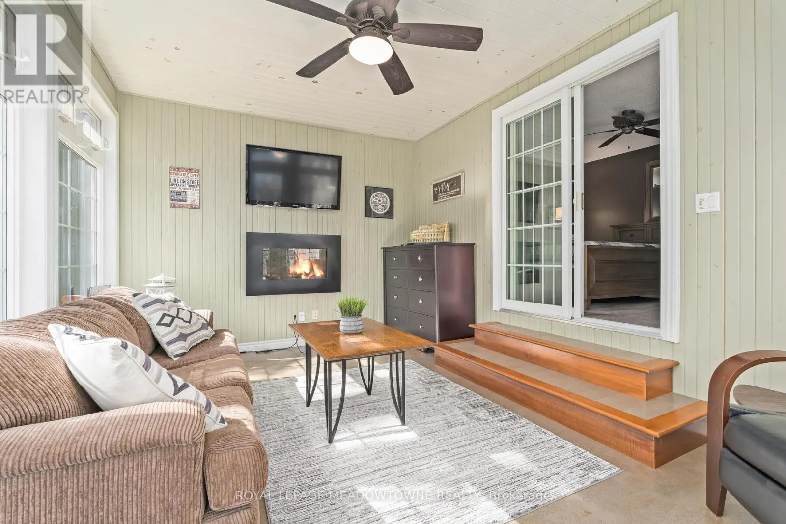 32 JOYCELYN CRESCENT