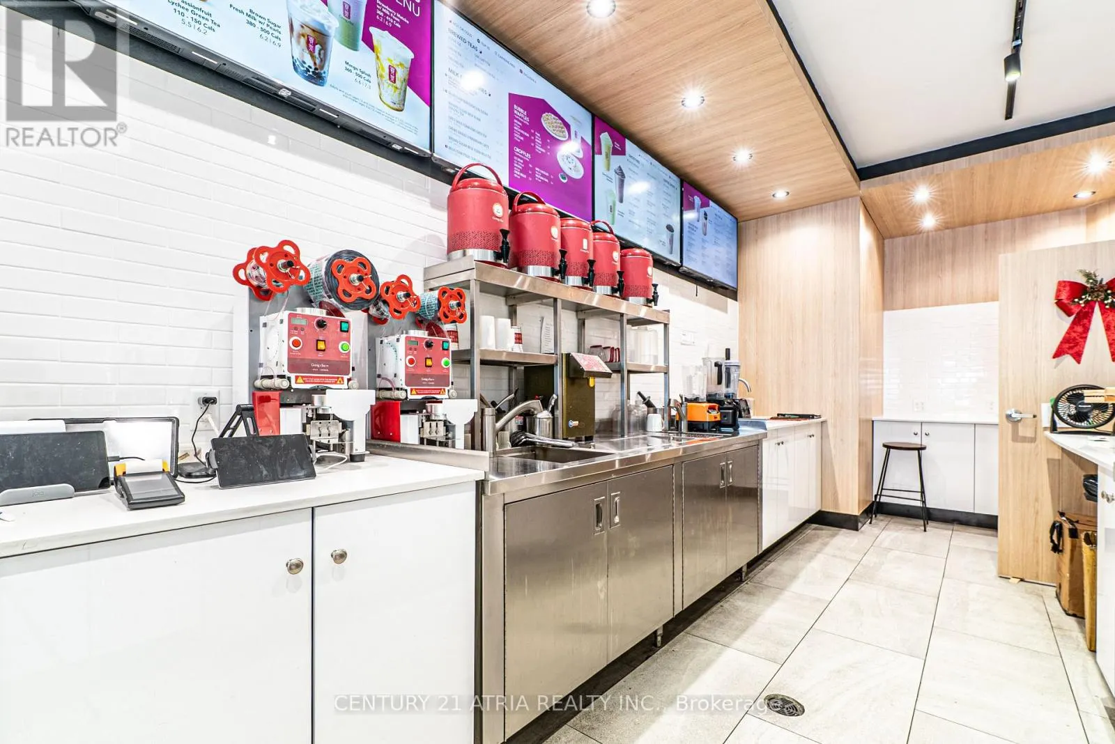 83 LAKESHORE ROAD