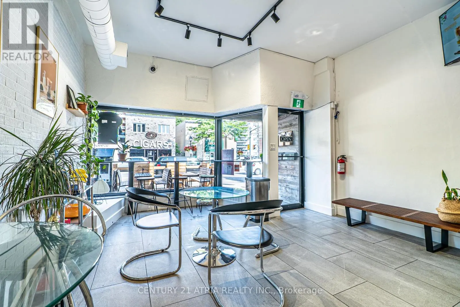 83 LAKESHORE ROAD