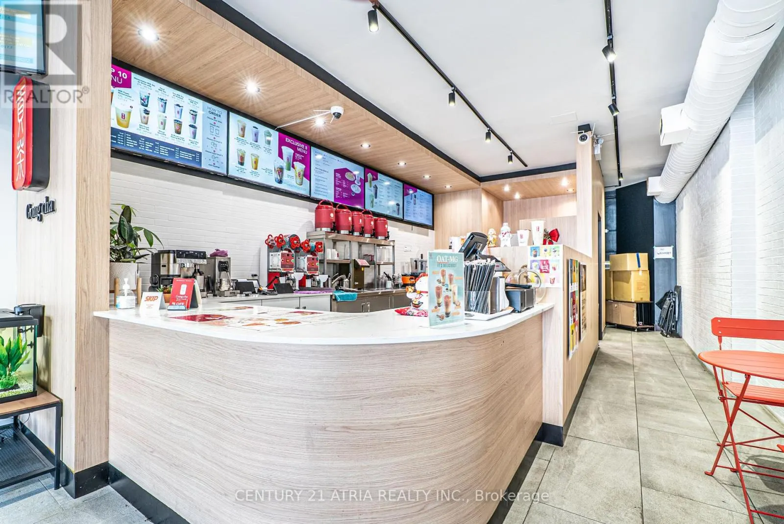 83 LAKESHORE ROAD