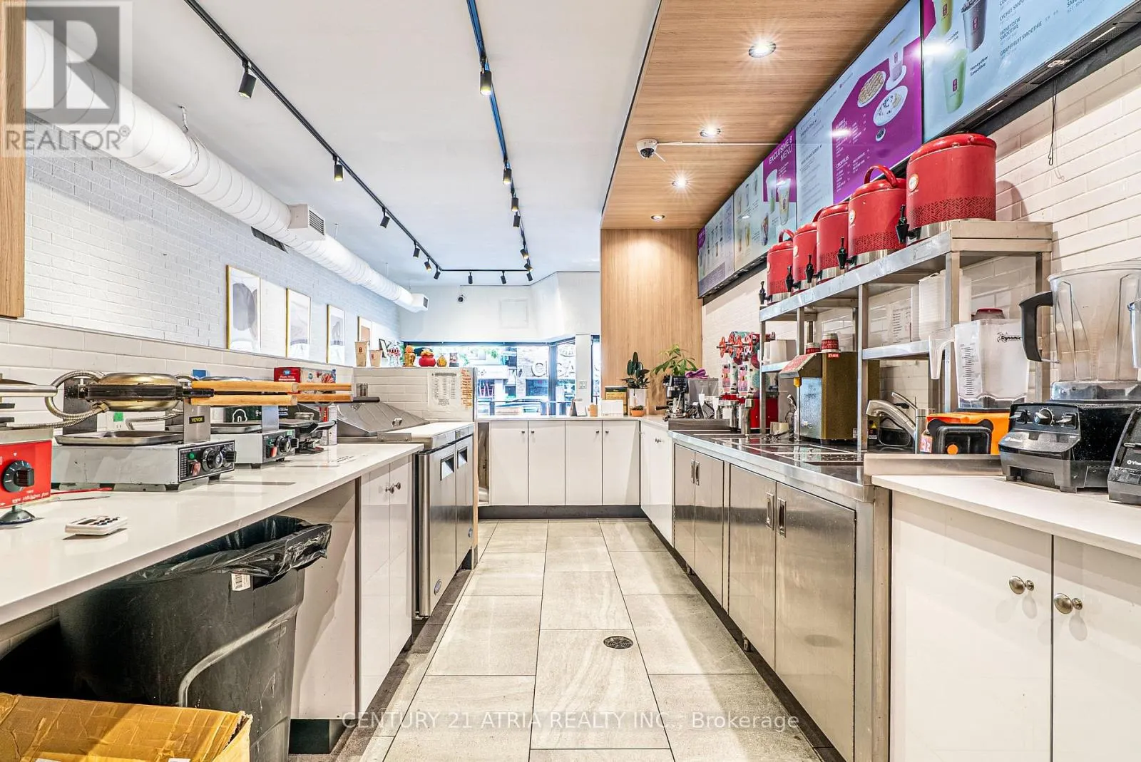 83 LAKESHORE ROAD