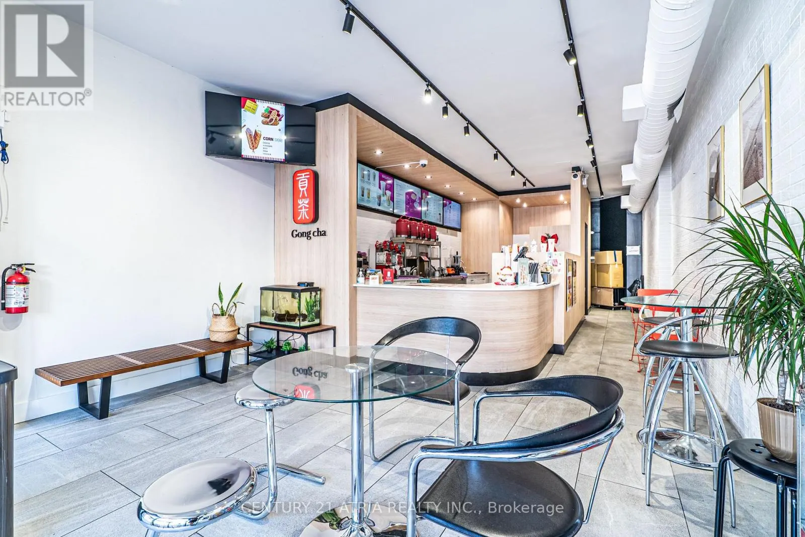 83 LAKESHORE ROAD
