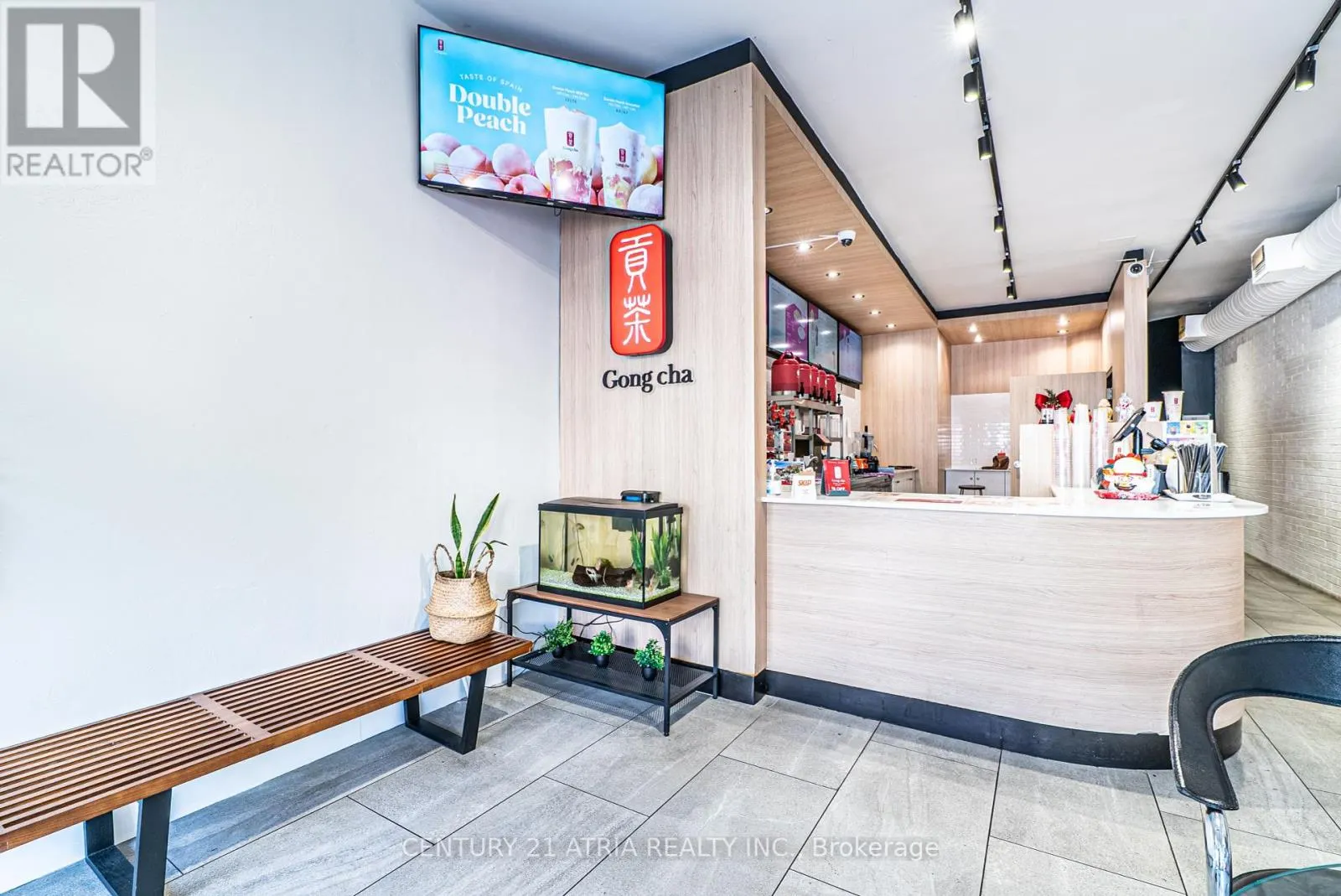 83 LAKESHORE ROAD