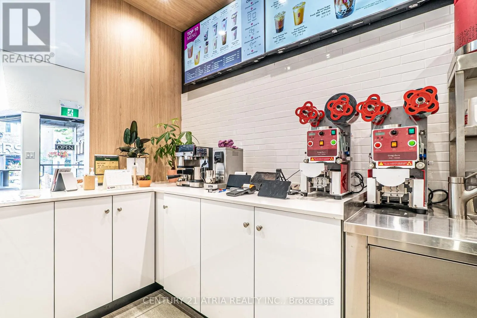 83 LAKESHORE ROAD