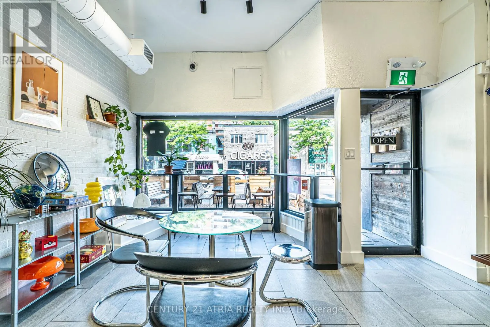 83 LAKESHORE ROAD