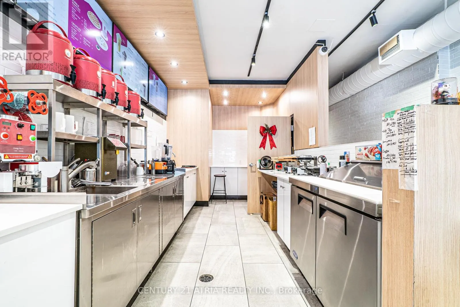 83 LAKESHORE ROAD