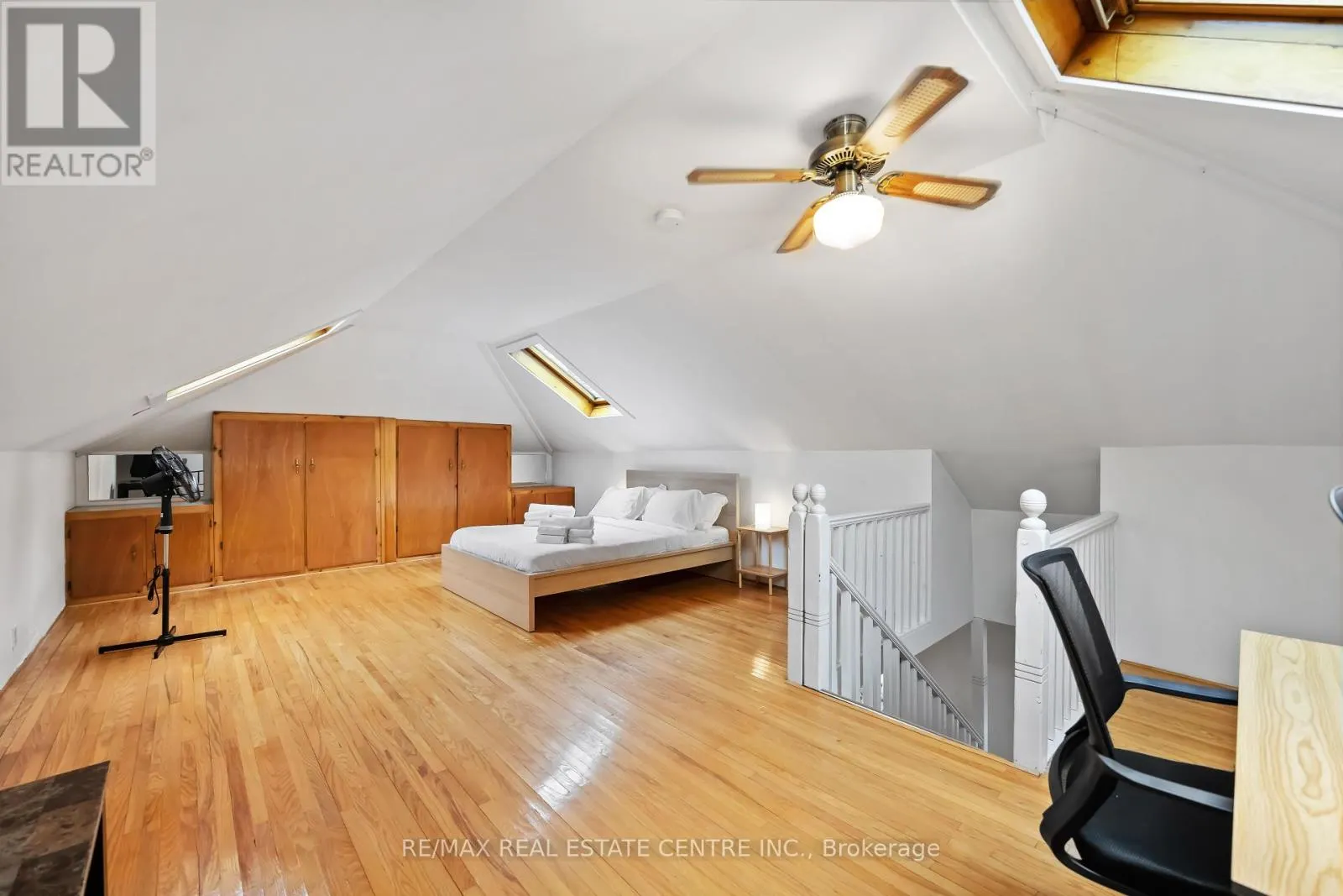 32 WENONAH DRIVE