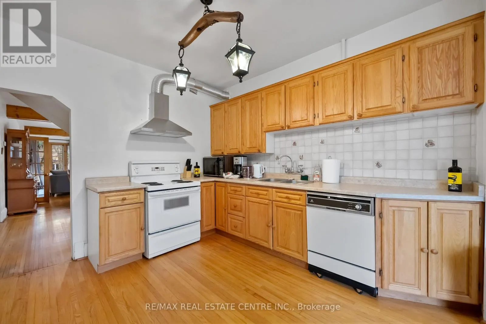 32 WENONAH DRIVE