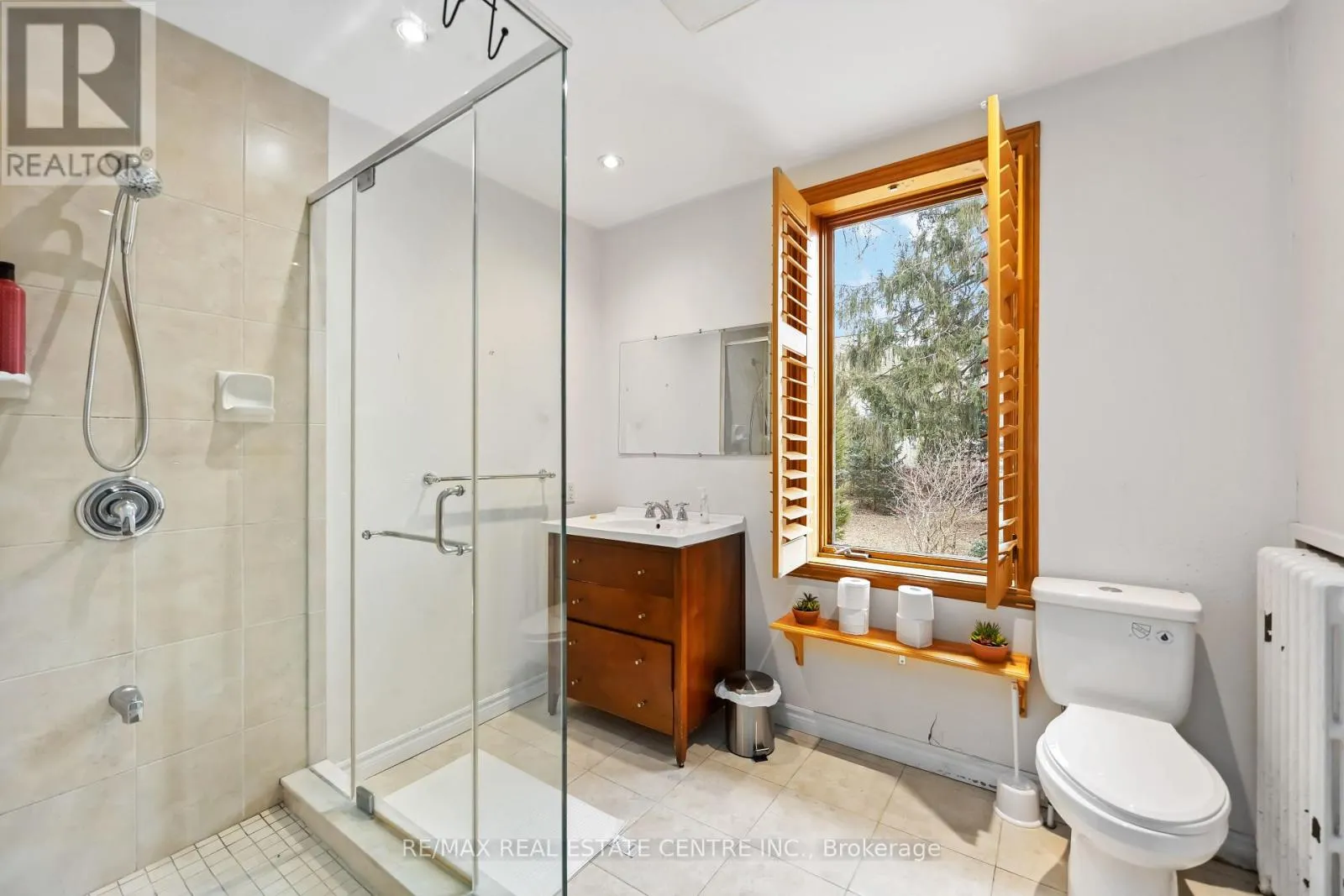 32 WENONAH DRIVE