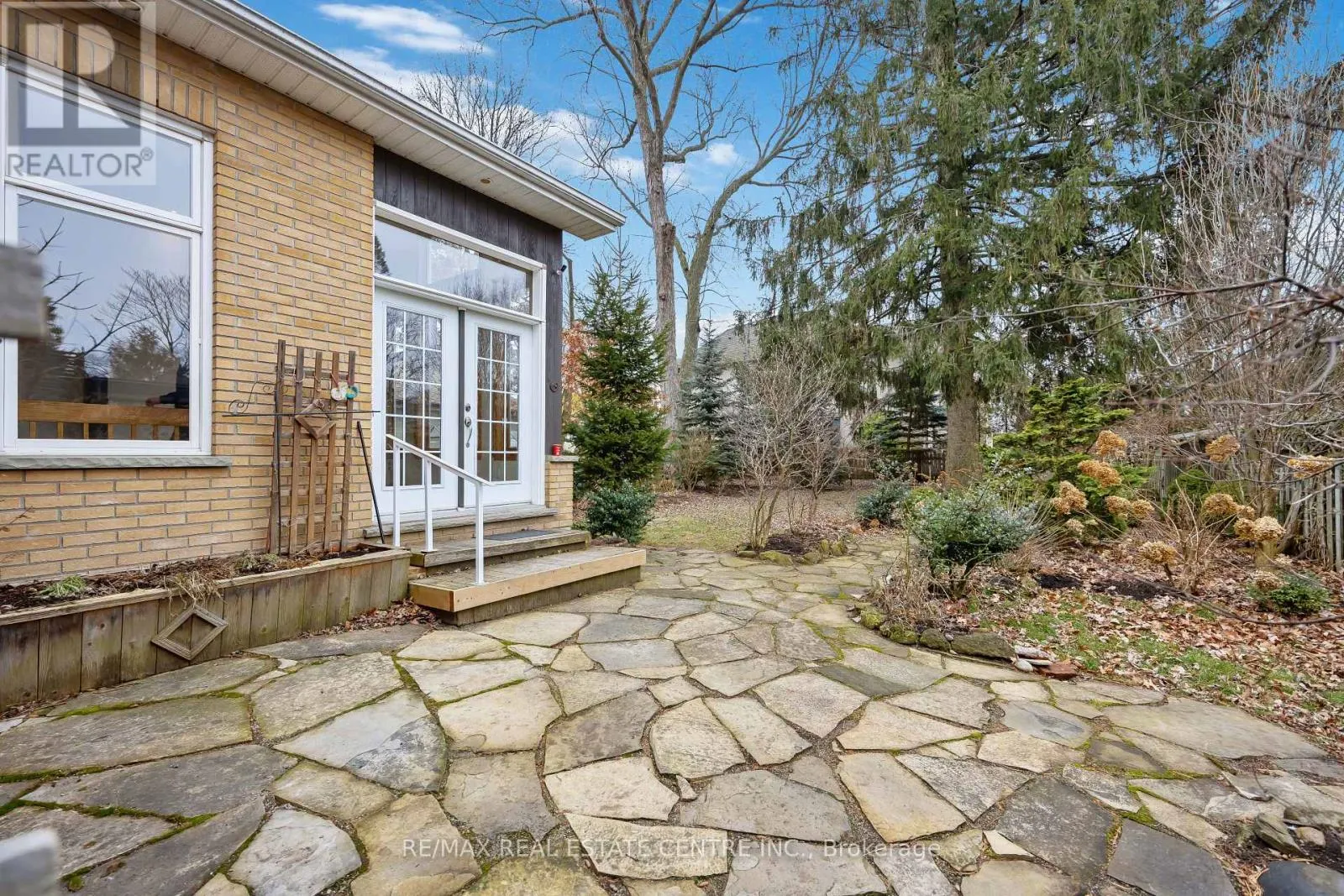 32 WENONAH DRIVE