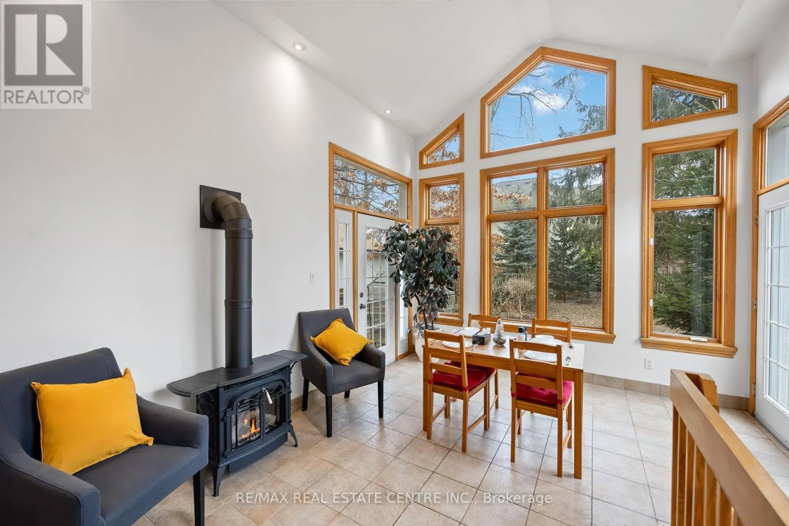 32 WENONAH DRIVE