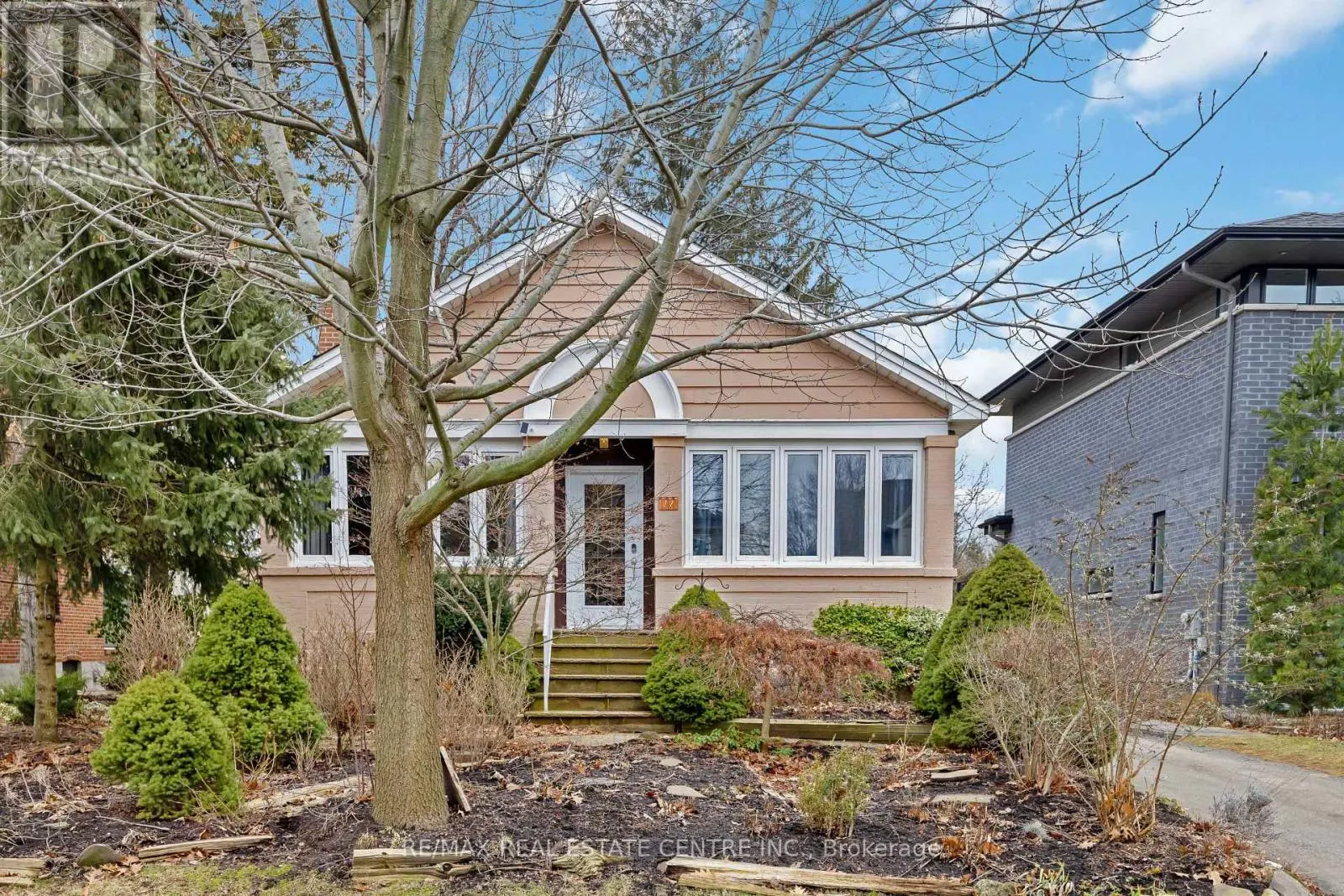 32 WENONAH DRIVE