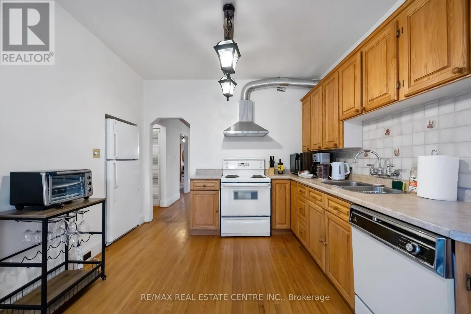 32 WENONAH DRIVE