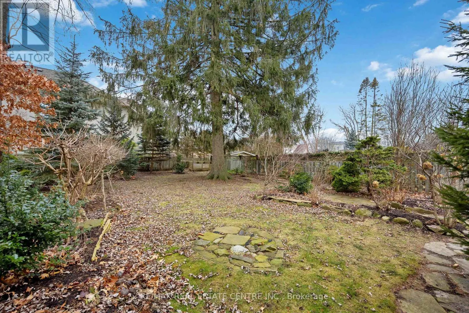 32 WENONAH DRIVE