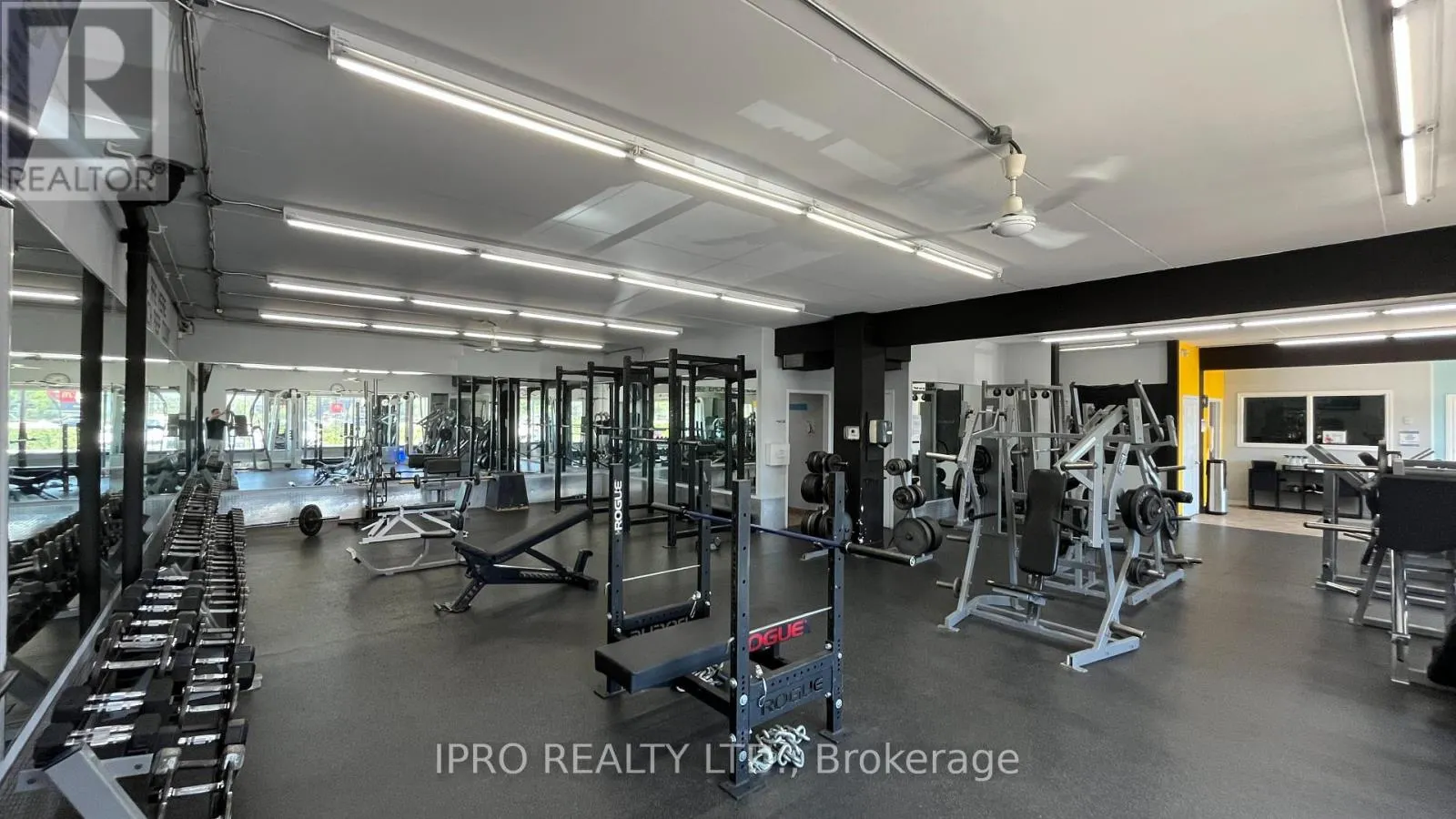 UNIT 5 - 170 LAKEVIEW CRESCENT
