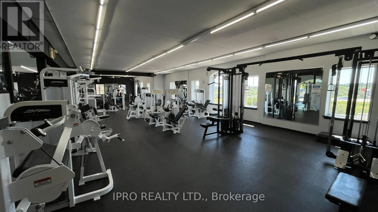 UNIT 5 - 170 LAKEVIEW CRESCENT