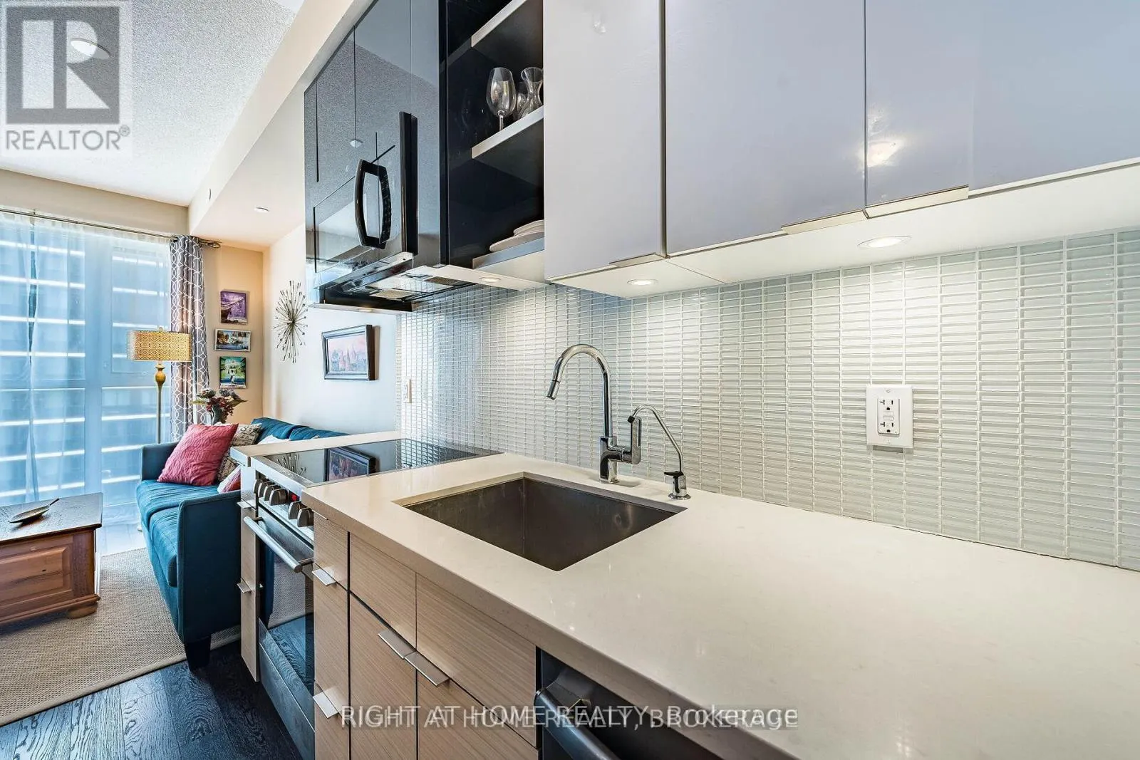 1805 - 33 SHORE BREEZE DRIVE
