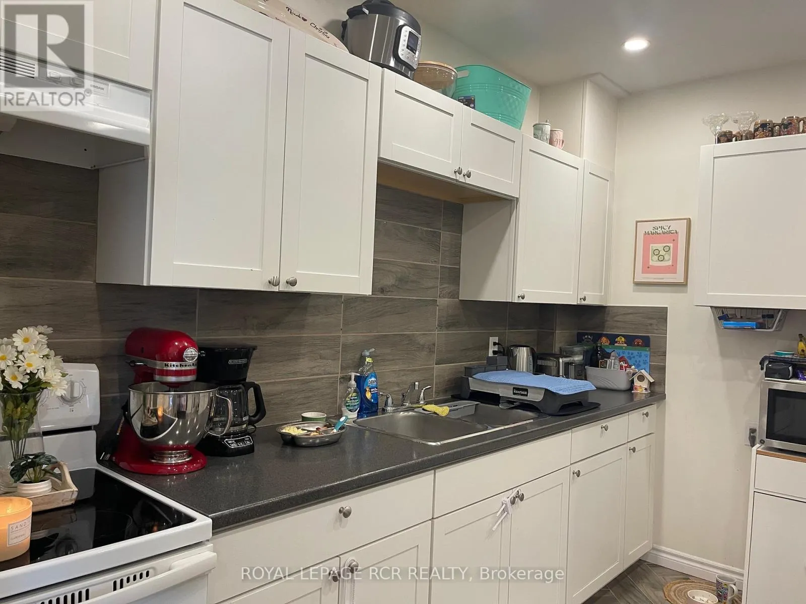 MAIN FLOOR - 124 POPLAR AVENUE