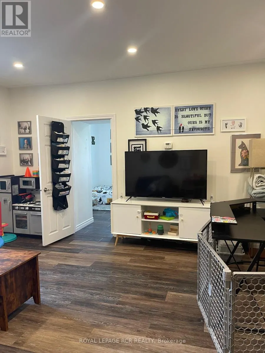MAIN FLOOR - 124 POPLAR AVENUE