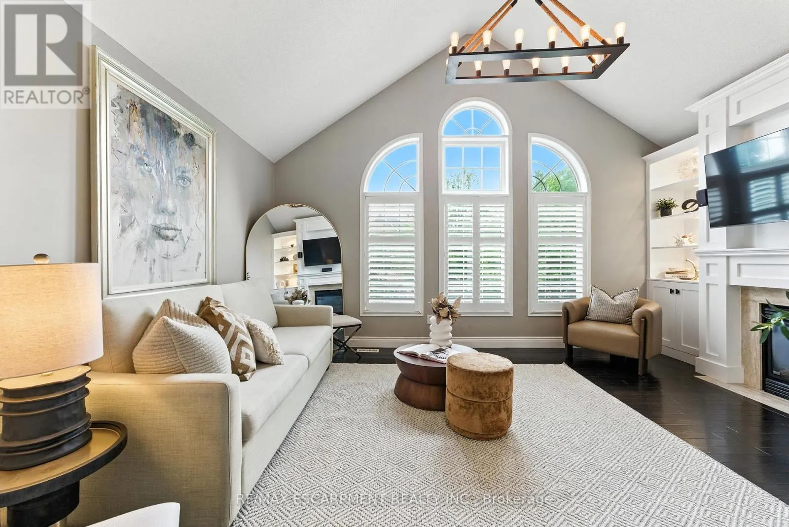 2484 WHITEHORN DRIVE