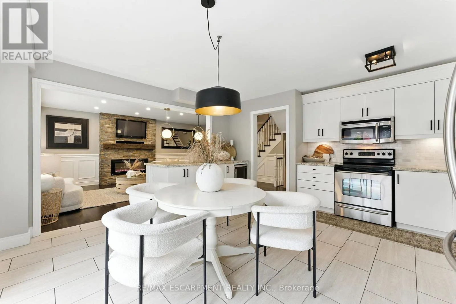 2484 WHITEHORN DRIVE