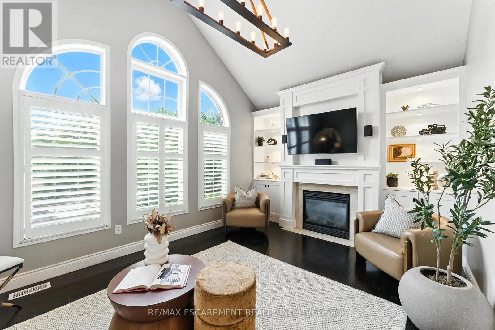 2484 WHITEHORN DRIVE