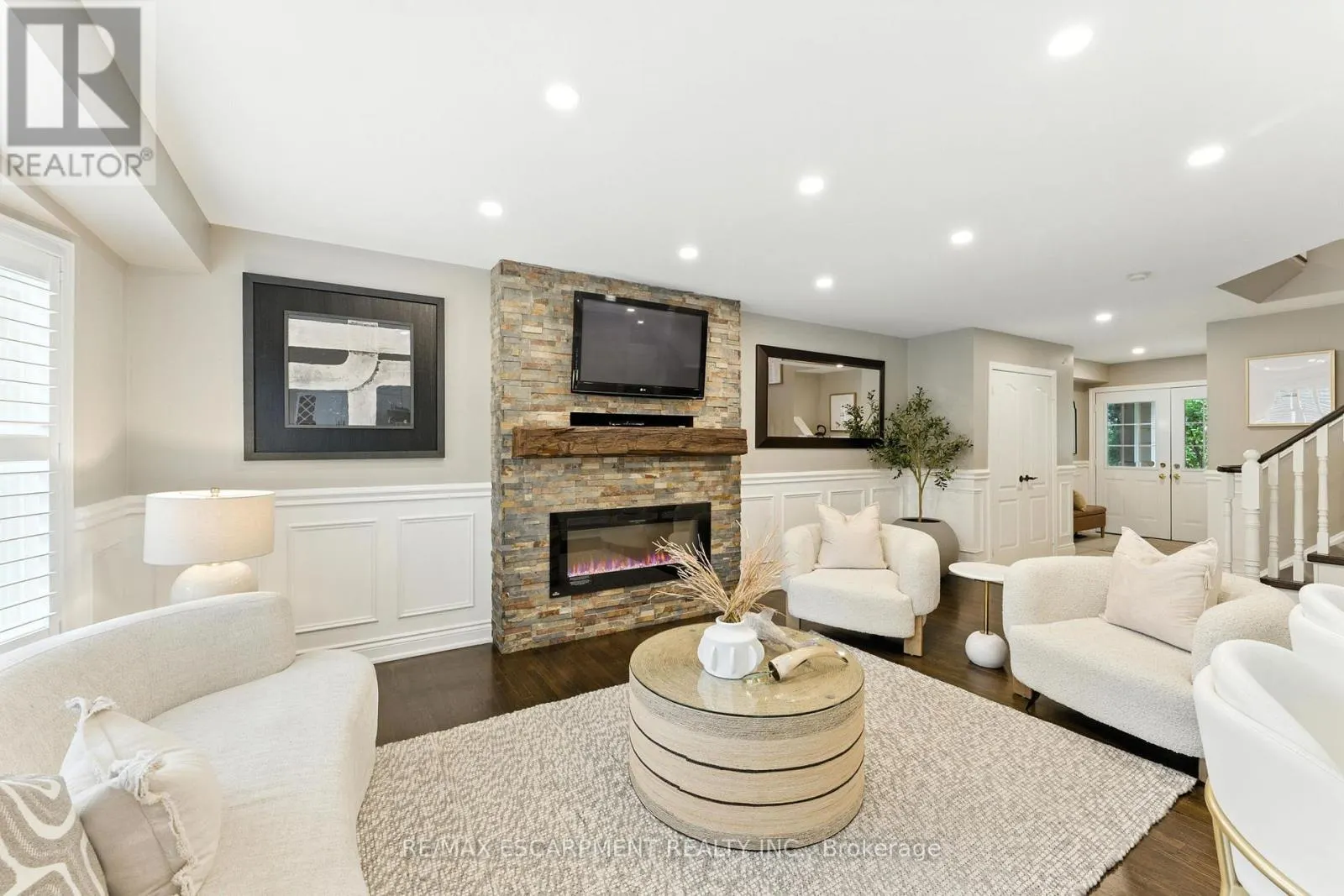 2484 WHITEHORN DRIVE