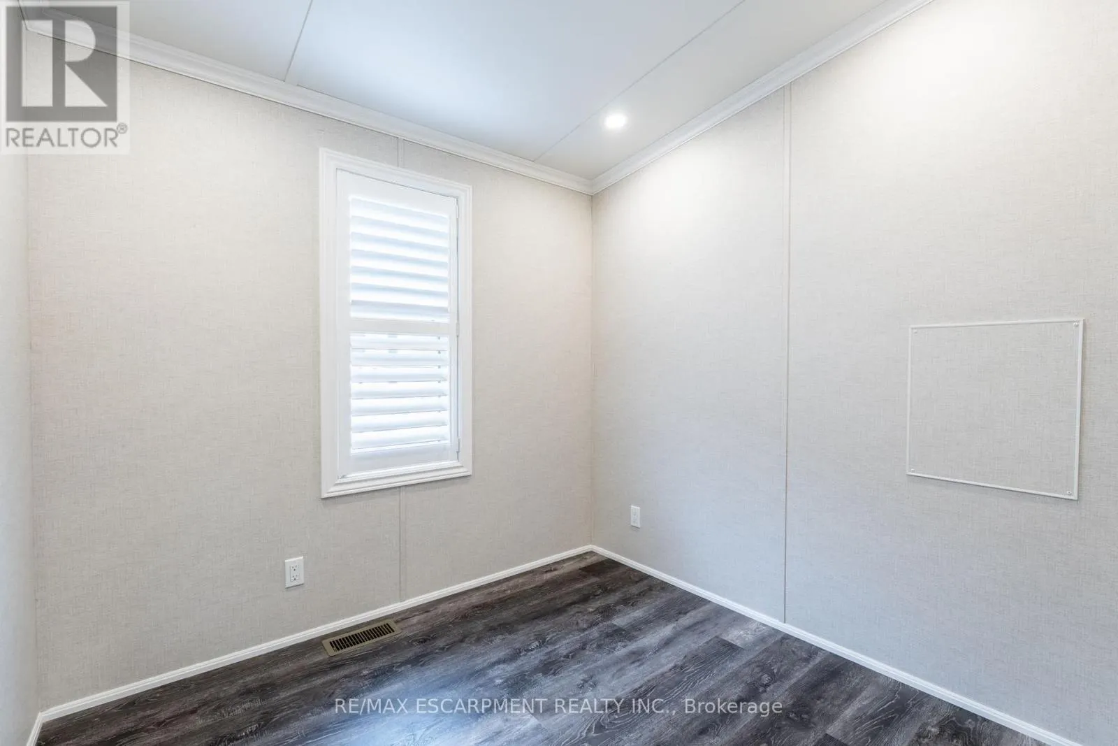 8 POPLAR - 4449 MILBUROUGH LINE