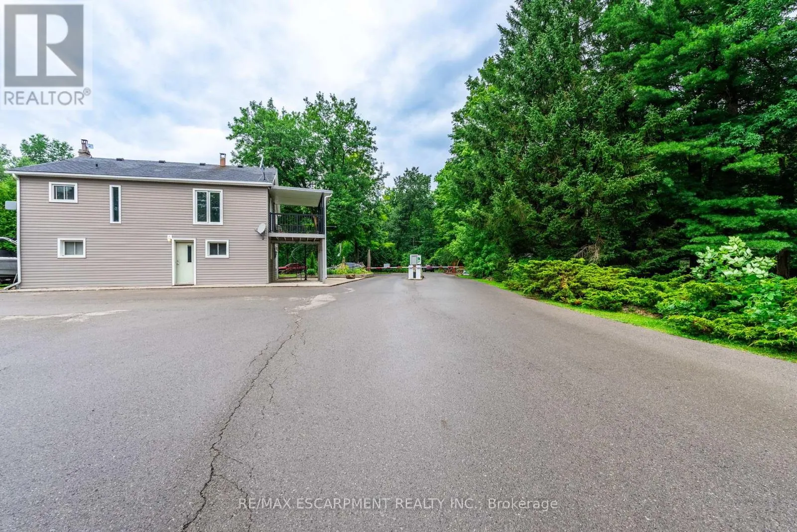 8 POPLAR - 4449 MILBUROUGH LINE