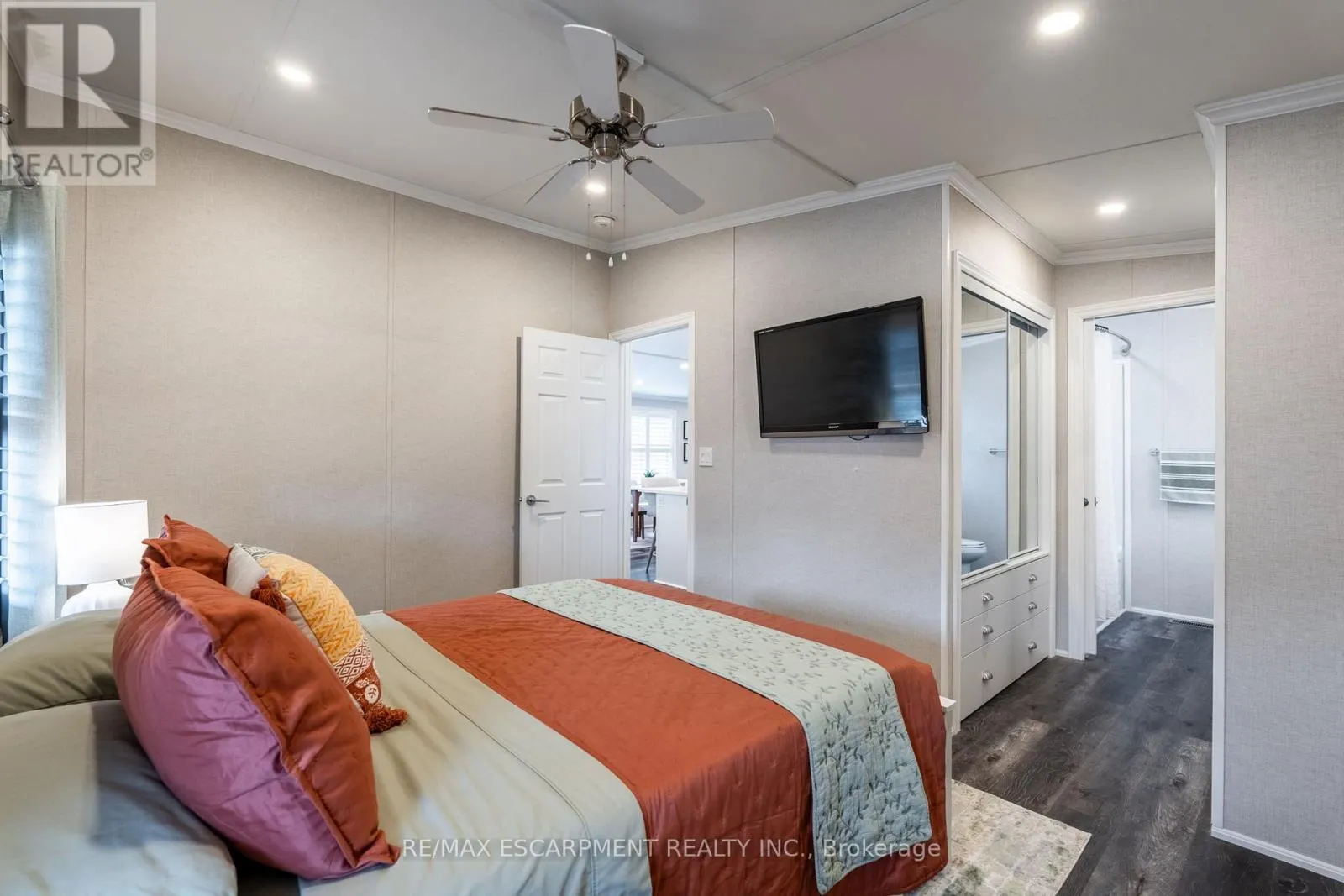 8 POPLAR - 4449 MILBUROUGH LINE