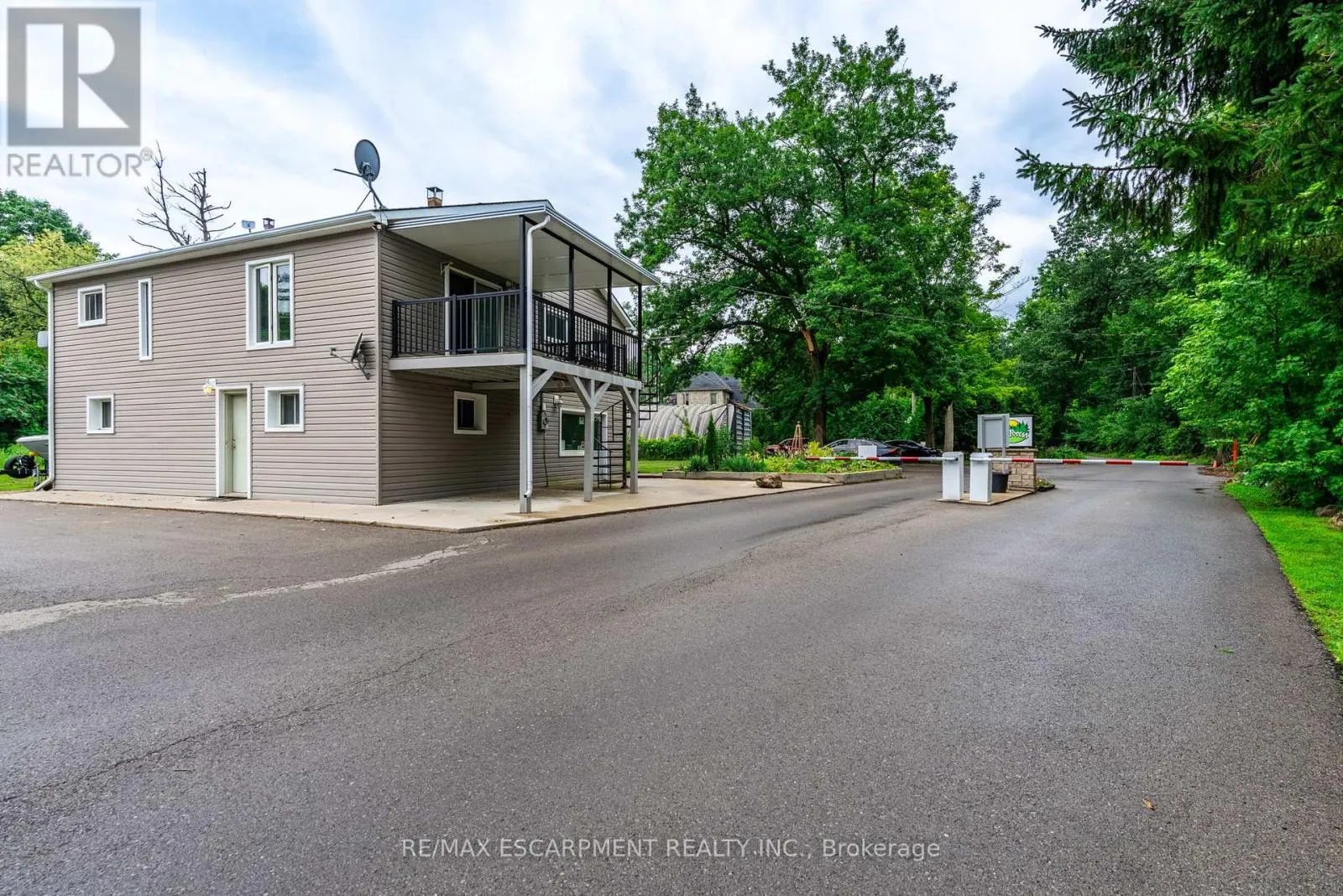 8 POPLAR - 4449 MILBUROUGH LINE
