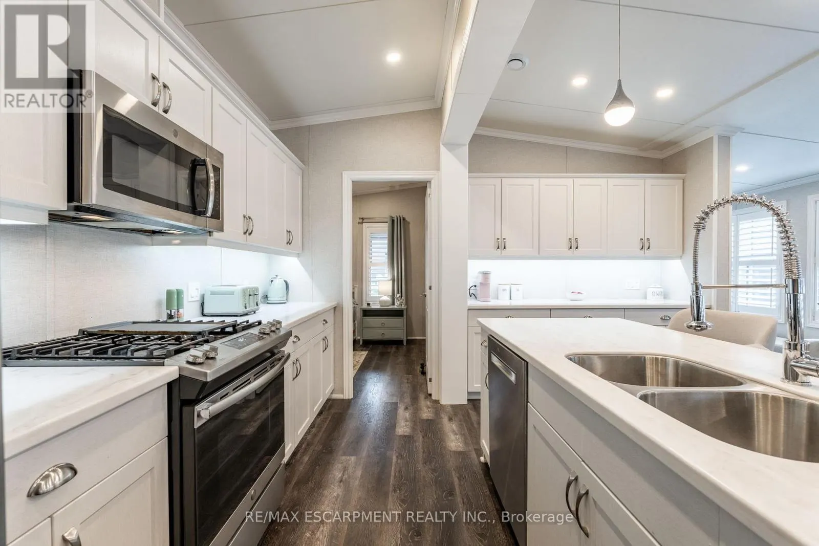 8 POPLAR - 4449 MILBUROUGH LINE
