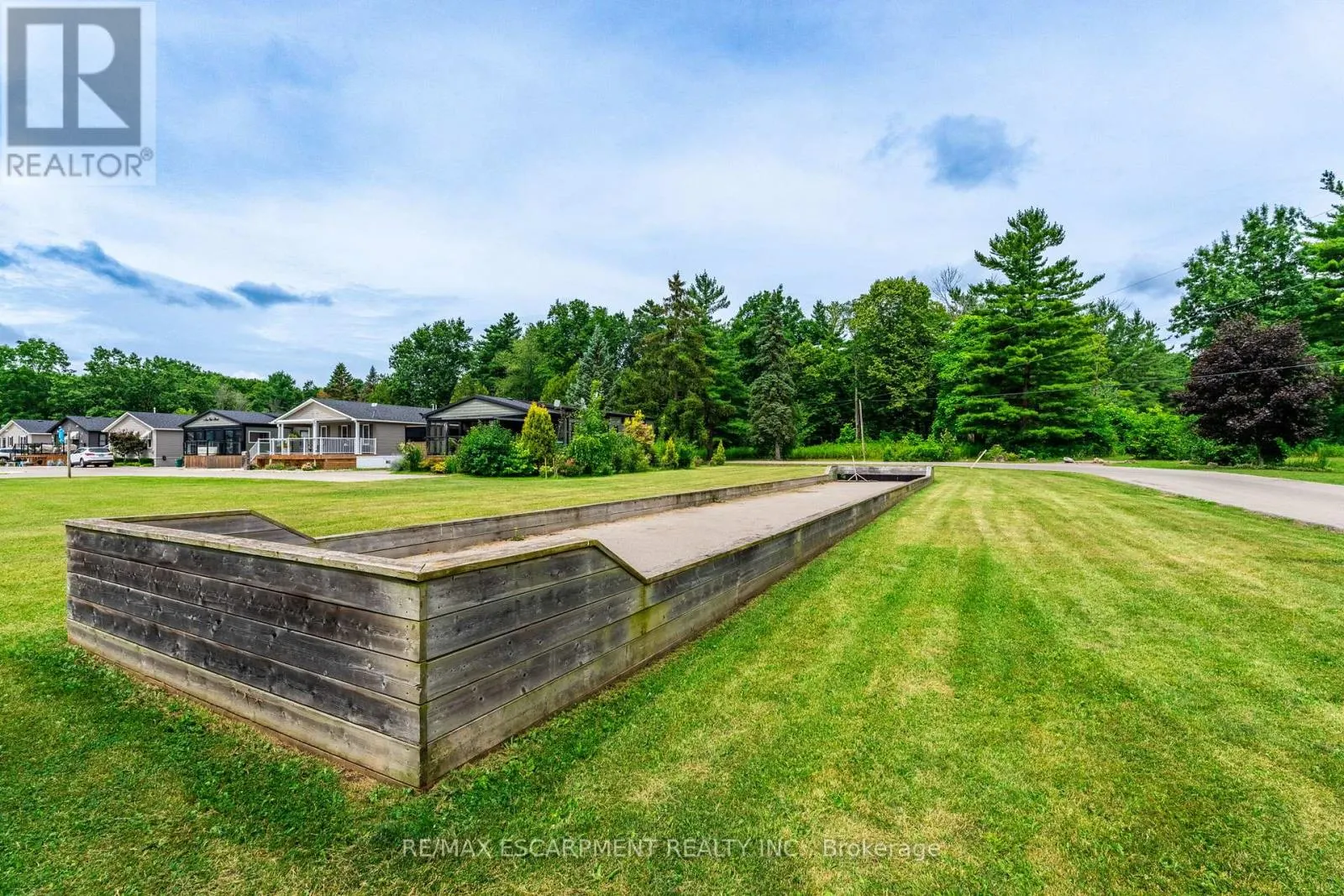 8 POPLAR - 4449 MILBUROUGH LINE