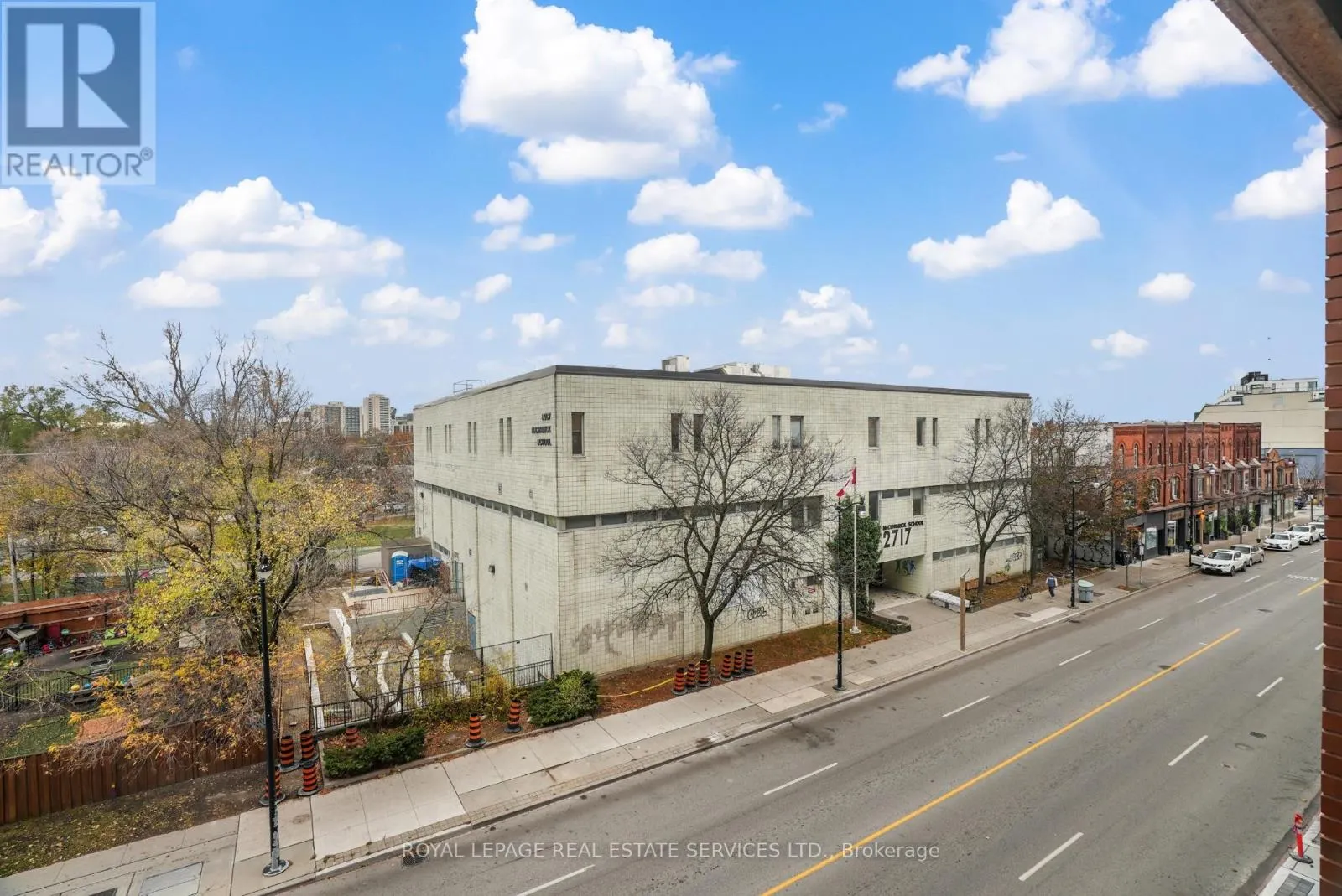 302 - 2720 DUNDAS STREET W
