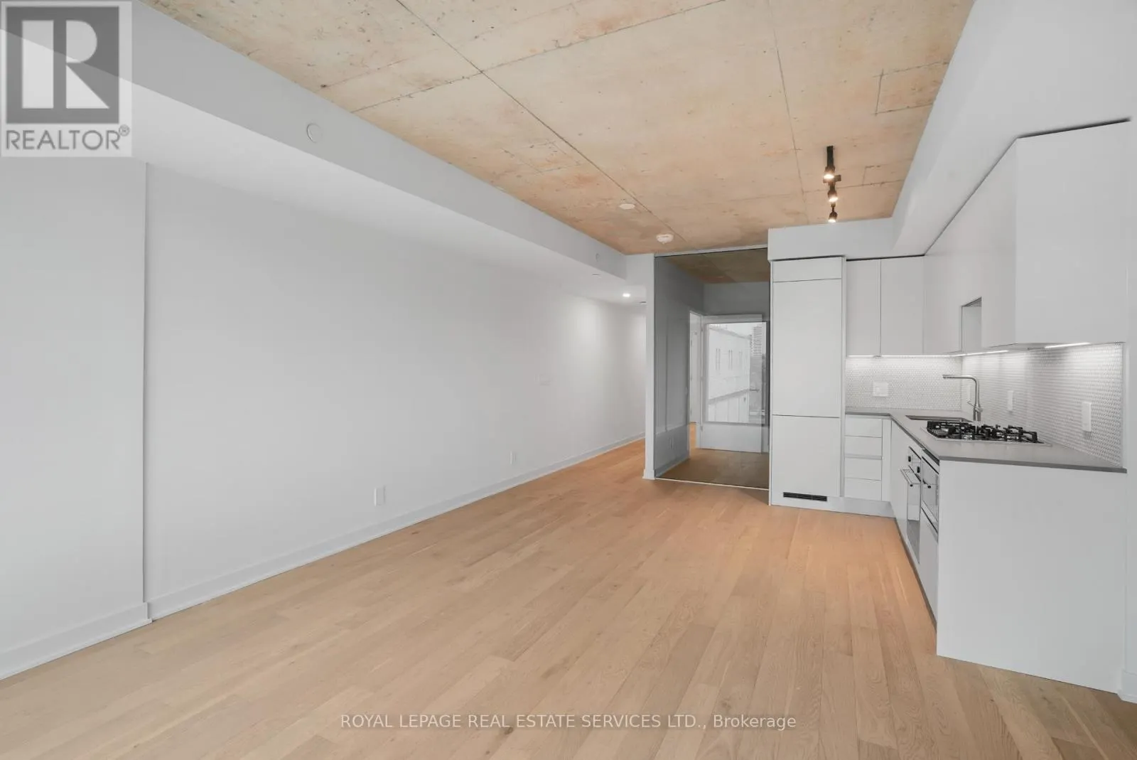 302 - 2720 DUNDAS STREET W
