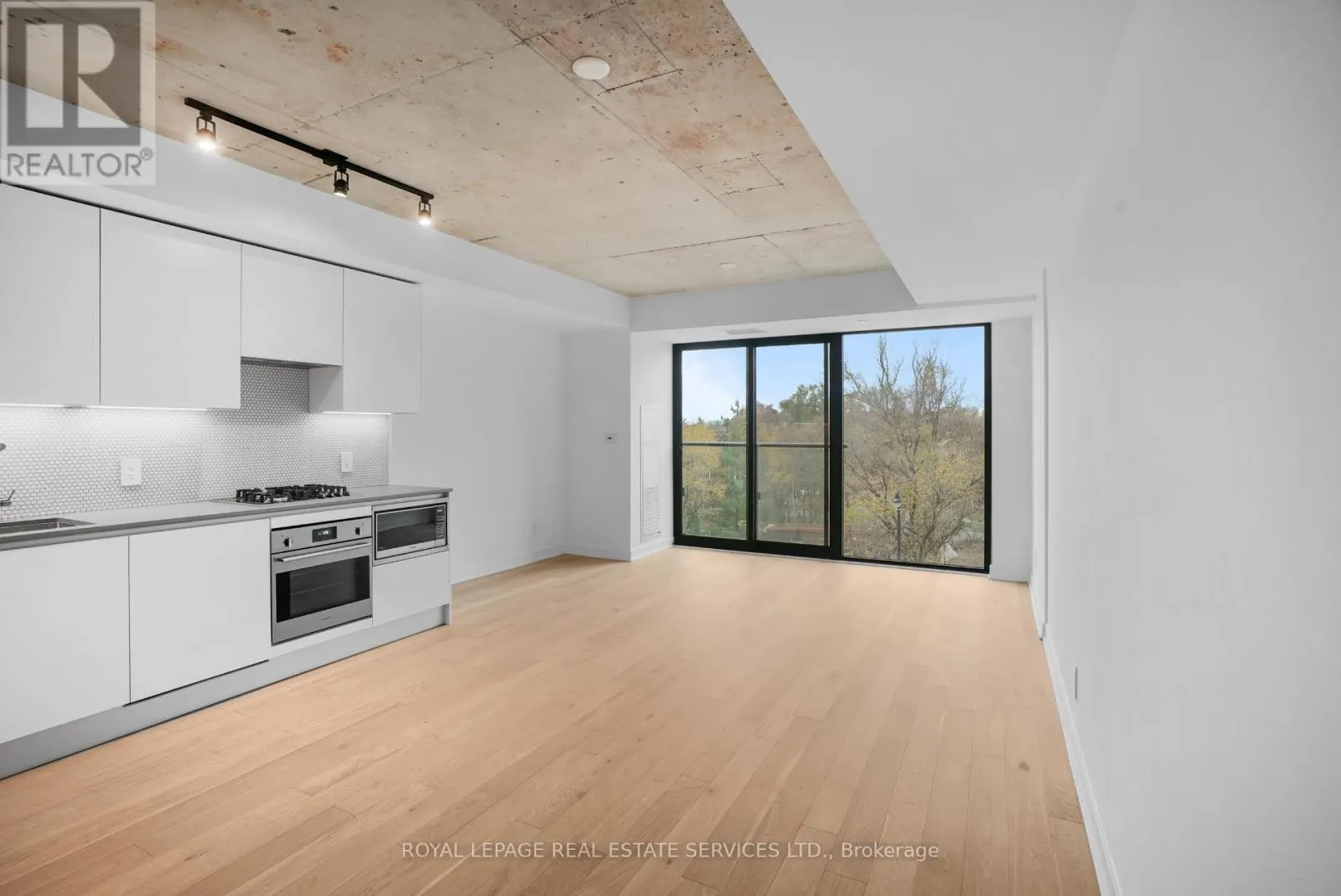 302 - 2720 DUNDAS STREET W