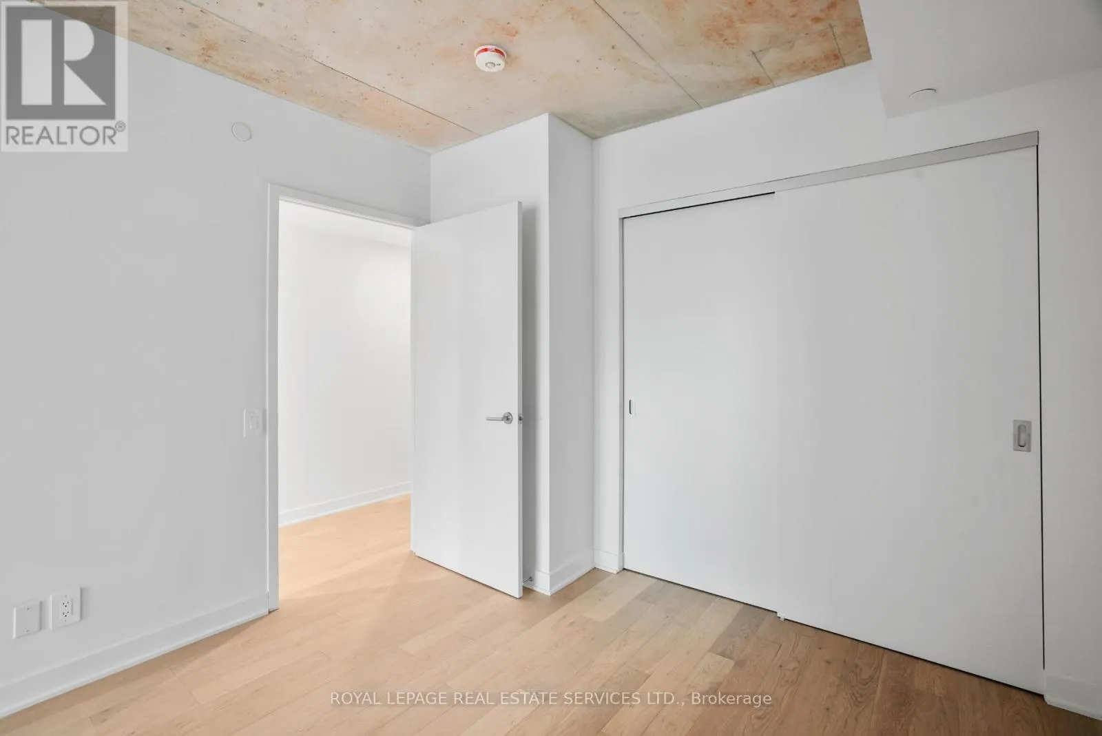 302 - 2720 DUNDAS STREET W