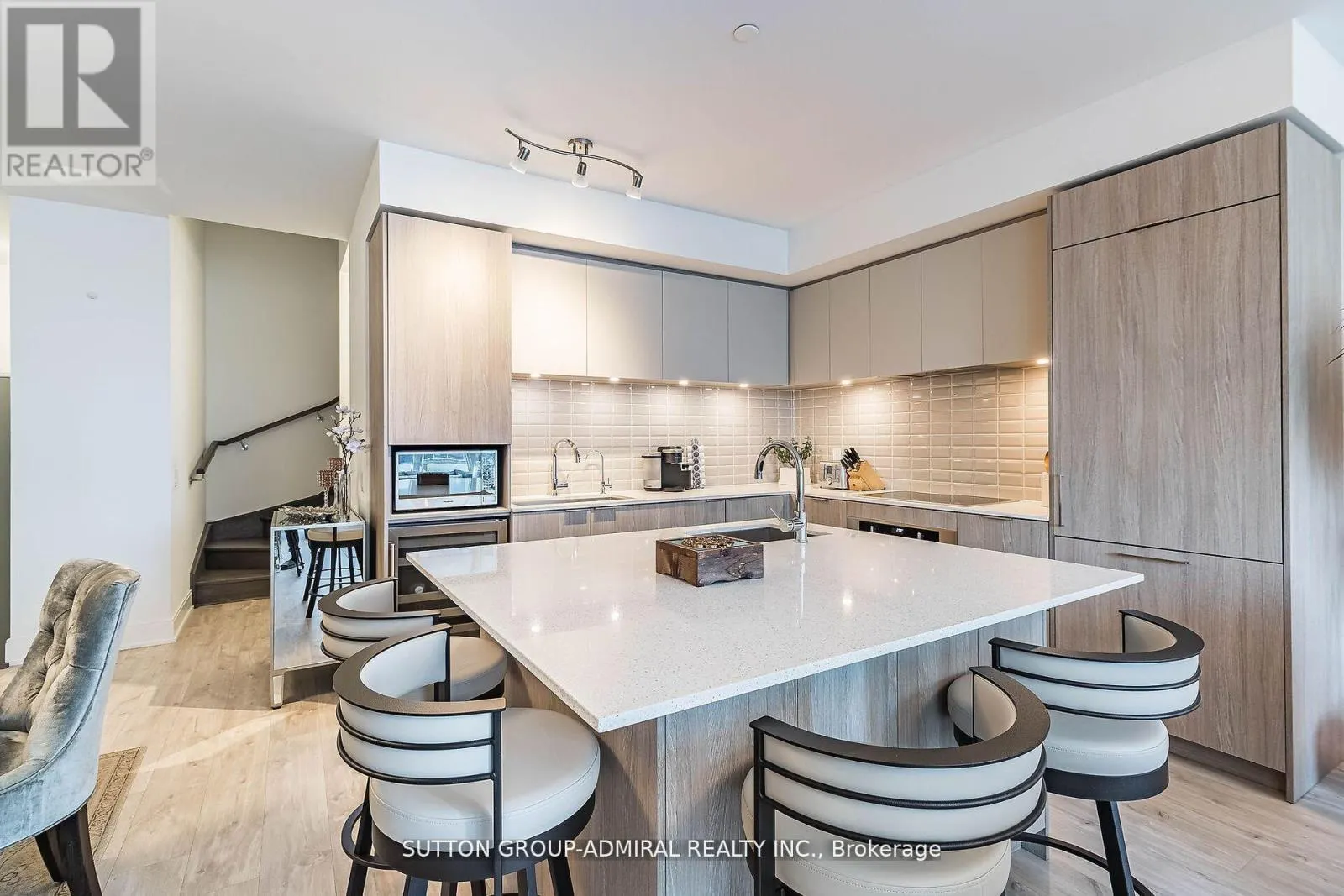 TH107 - 70 ANNIE CRAIG DRIVE