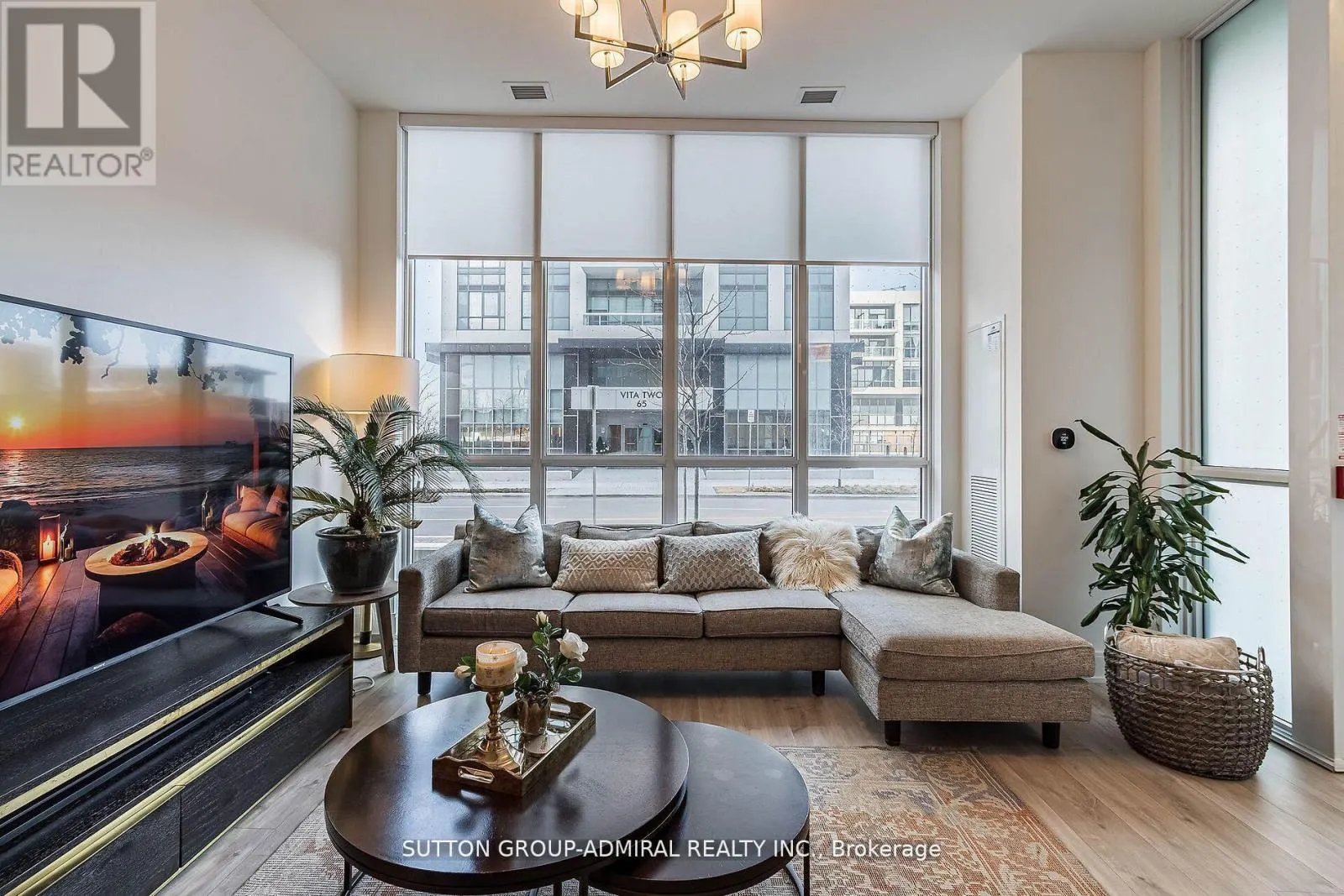 TH107 - 70 ANNIE CRAIG DRIVE