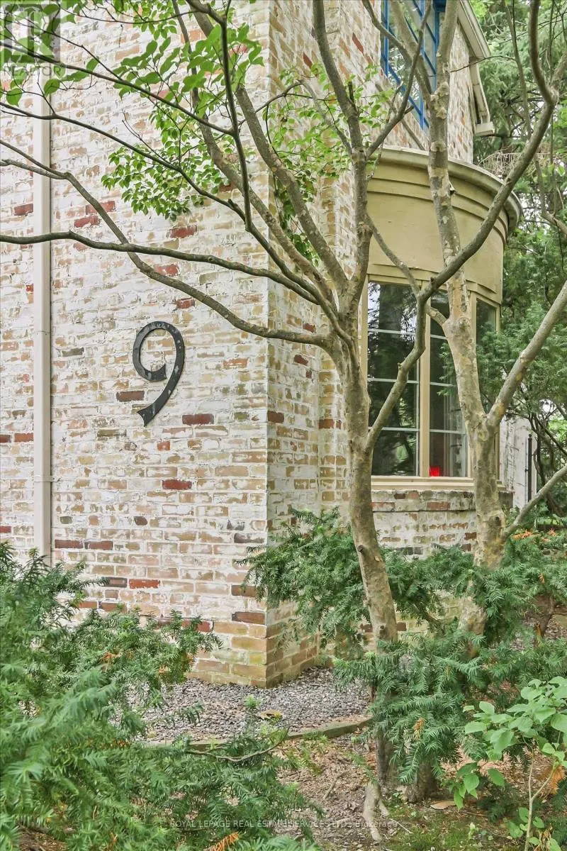 9 EDENBRIDGE DRIVE
