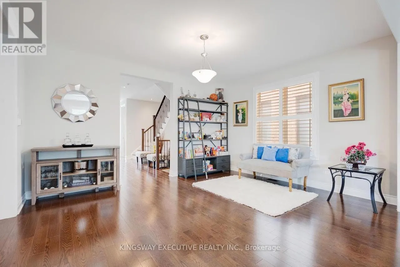 33 ASH HILL AVENUE